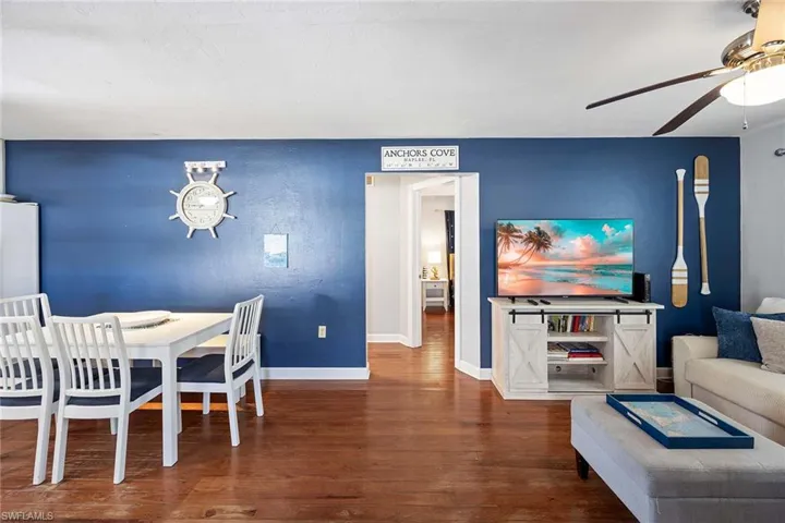 547 101st Ave N, Naples, Florida 34108