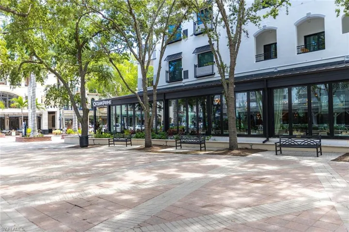 547 101st Ave N, Naples, Florida 34108