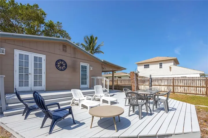 547 101st Ave N, Naples, Florida 34108