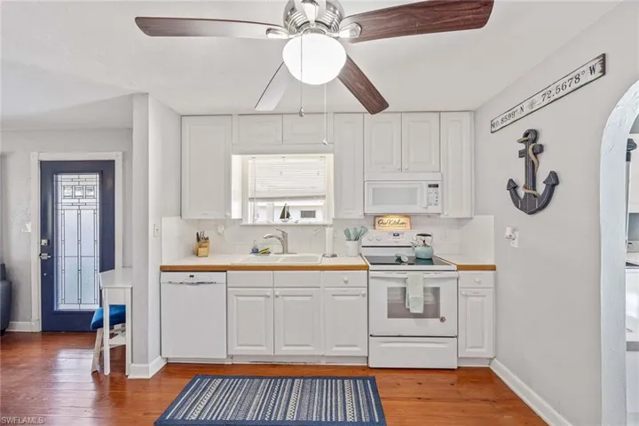 547 101st Ave N, Naples, Florida 34108