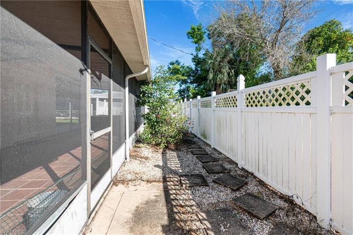 patio area privacy fence
