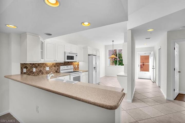 6820  Beach Resort  DR, Naples, FL 34114