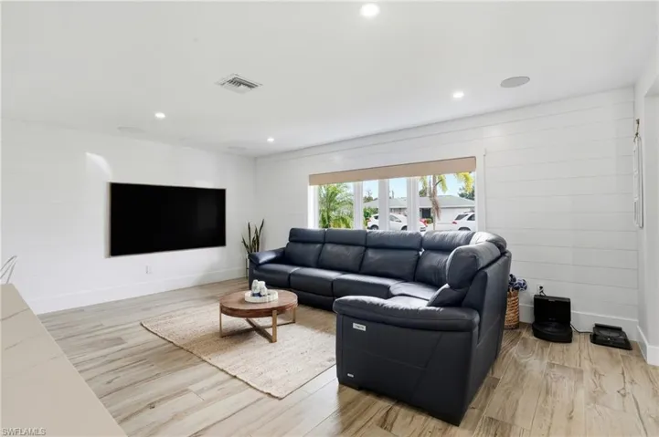 6163 Plumosa Ave, Fort Myers, Florida 33908