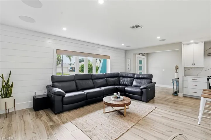 6163 Plumosa Ave, Fort Myers, Florida 33908
