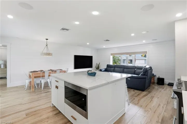 6163 Plumosa Ave, Fort Myers, Florida 33908