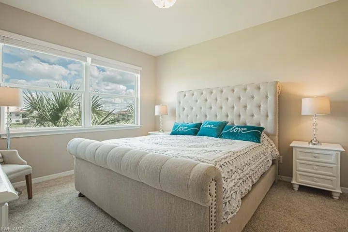 neutral carpet & decor, View of golf course