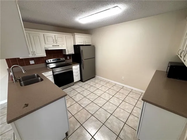 5660 Foxlake Dr, North Fort Myers, Florida 33917