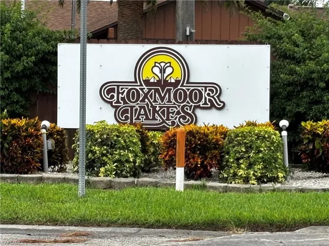 5660 Foxlake Dr, North Fort Myers, Florida 33917
