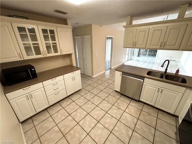 5660 Foxlake Dr, North Fort Myers, Florida 33917