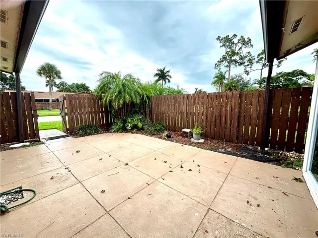 5660 Foxlake Dr, North Fort Myers, Florida 33917