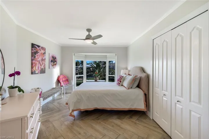 Bedroom featuring crown molding, a closet, and ceiling fan