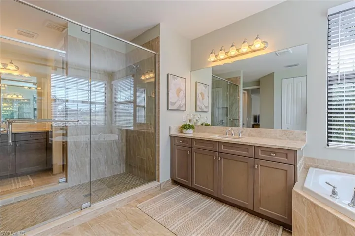 4538  Kensington  CIR, Naples, FL 34119