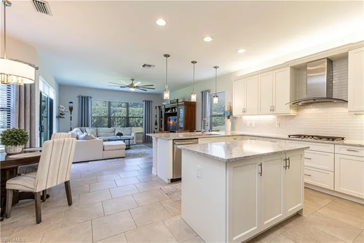 4538  Kensington  CIR, Naples, FL 34119