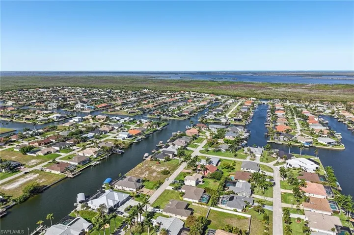 2701 Sw 37th Ter, Cape Coral, Florida 33914