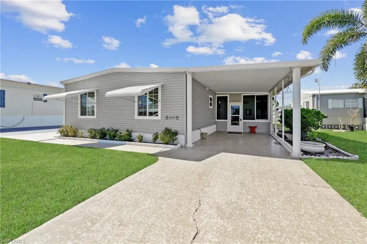 519  Pine Tree  CT, North Fort Myers, FL 33917
