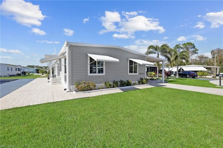 519  Pine Tree  CT, North Fort Myers, FL 33917