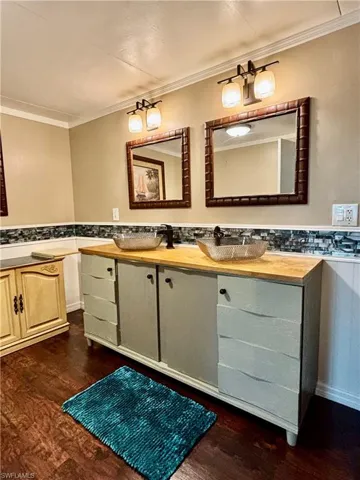 519  Pine Tree  CT, North Fort Myers, FL 33917