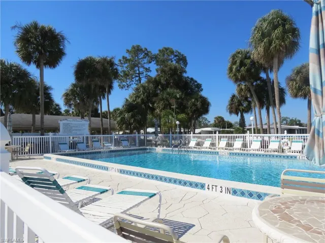 519  Pine Tree  CT, North Fort Myers, FL 33917