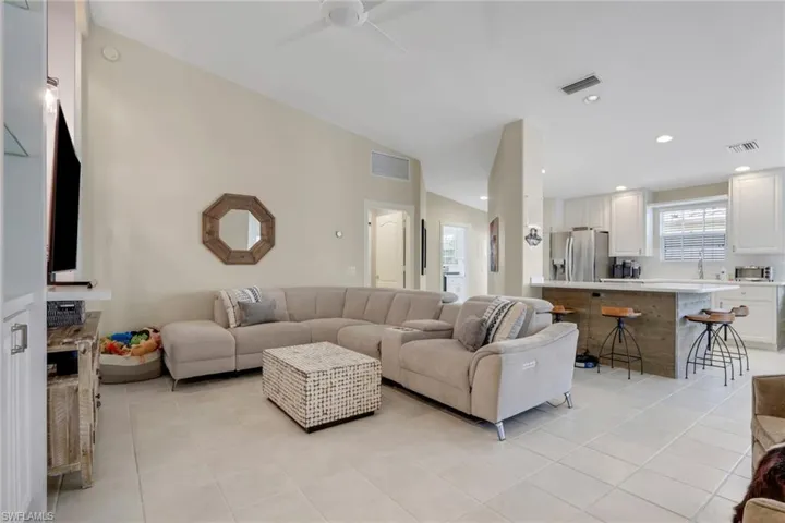 5365  Guadeloupe  WAY, Naples, FL 34119