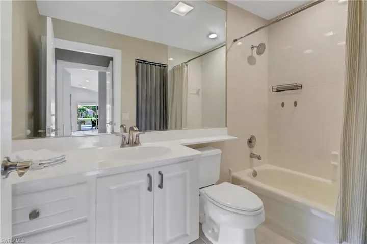 5365  Guadeloupe  WAY, Naples, FL 34119