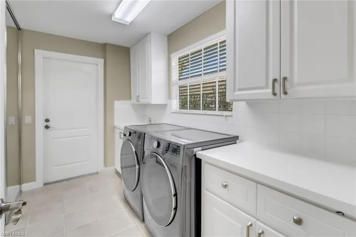 5365  Guadeloupe  WAY, Naples, FL 34119