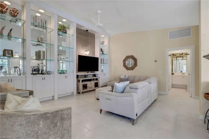 5365  Guadeloupe  WAY, Naples, FL 34119
