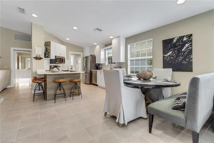 5365  Guadeloupe  WAY, Naples, FL 34119