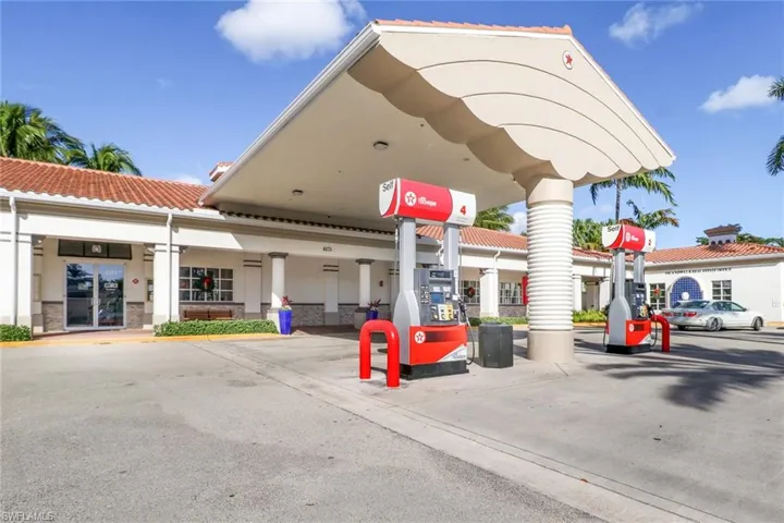5365  Guadeloupe  WAY, Naples, FL 34119