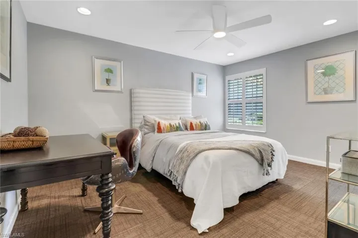 5365  Guadeloupe  WAY, Naples, FL 34119