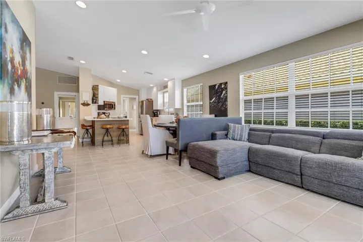 5365  Guadeloupe  WAY, Naples, FL 34119
