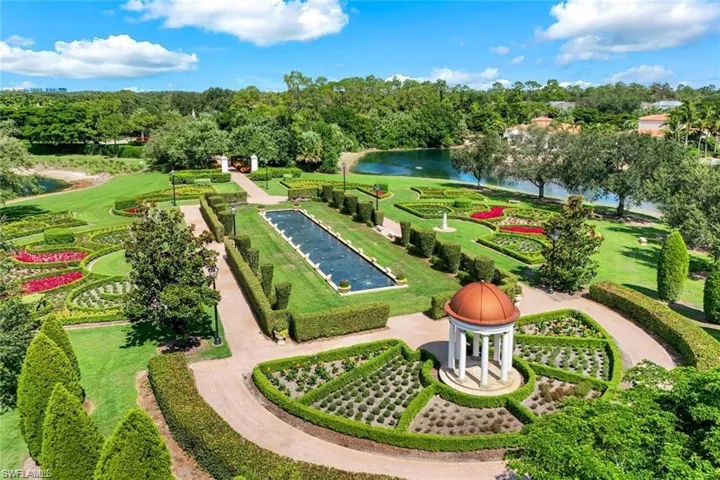 Neighborhood Park-Gardens (East Campus)