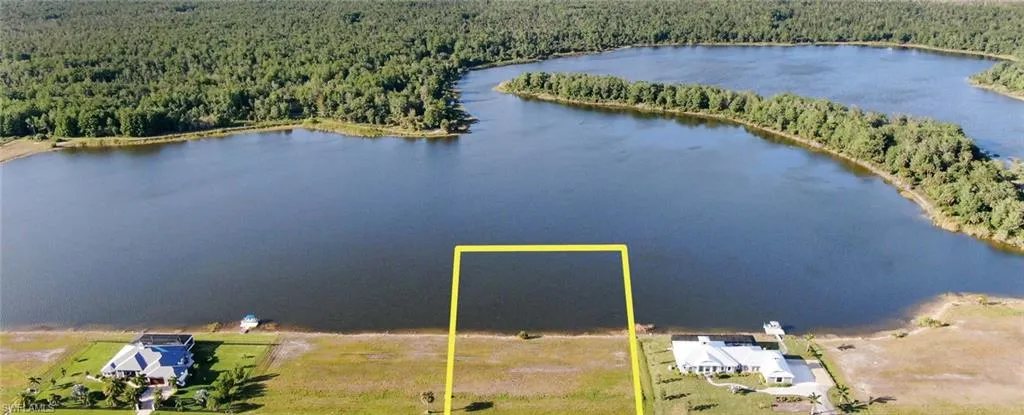 Aerial view of property's location featuring property boundaries highlighted and a nearby body of water