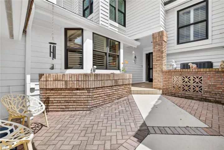 4030  Crayton  RD, Naples, FL 34103