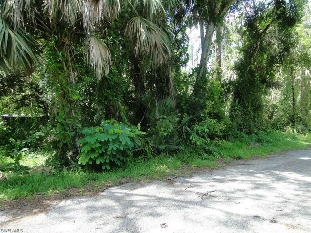 421  Santa Barbara  ST, North Fort Myers, FL 33903