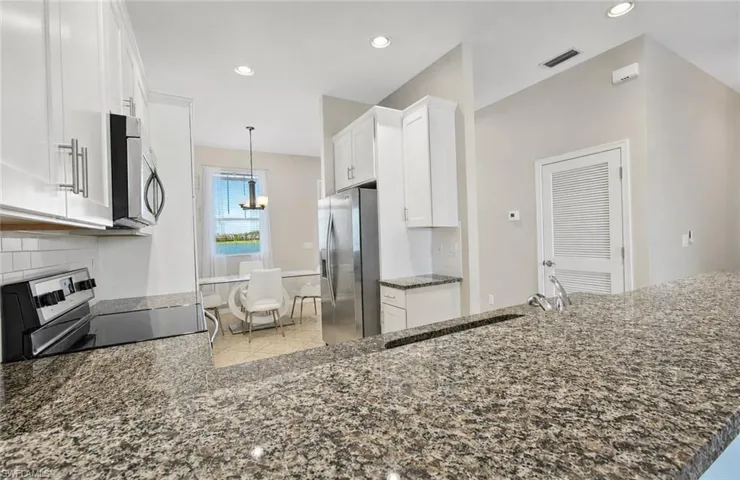15098 Palmer Lake Cir 204, Naples, Florida 34109