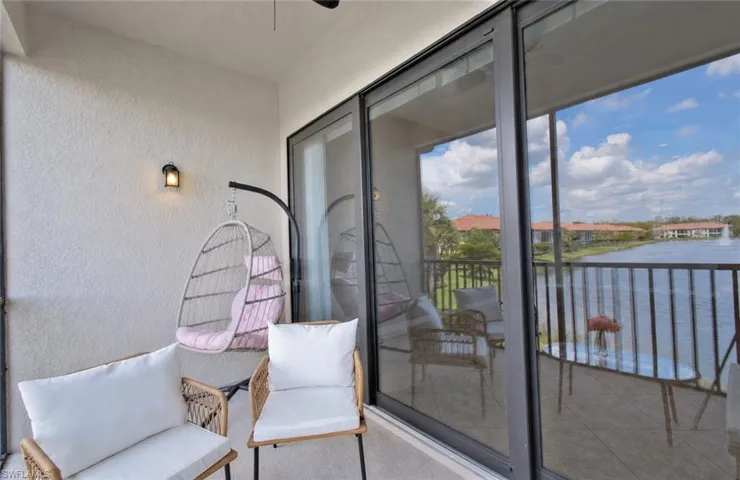 15098 Palmer Lake Cir 204, Naples, Florida 34109