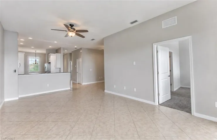 15098 Palmer Lake Cir 204, Naples, Florida 34109