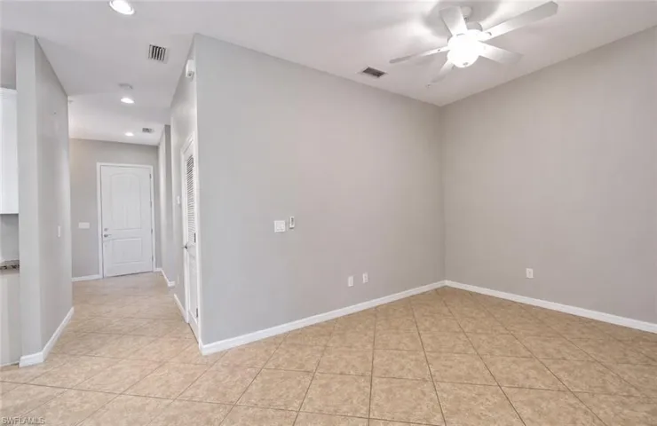 15098 Palmer Lake Cir 204, Naples, Florida 34109