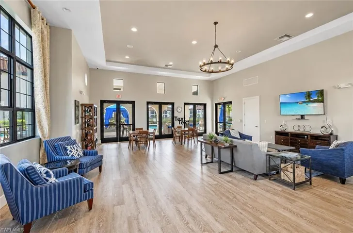 15098 Palmer Lake Cir 204, Naples, Florida 34109