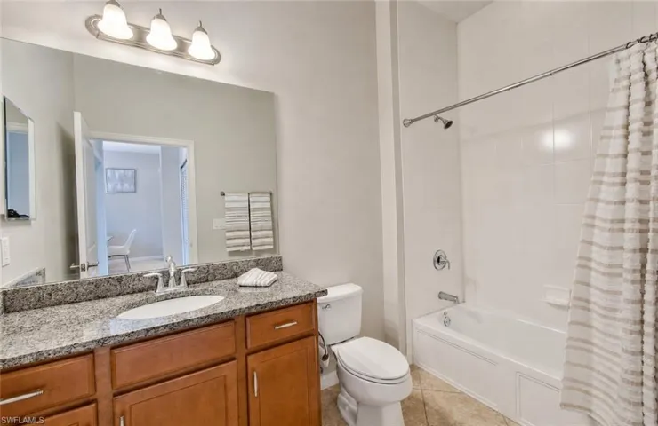 15098 Palmer Lake Cir 204, Naples, Florida 34109