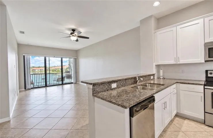 15098 Palmer Lake Cir 204, Naples, Florida 34109