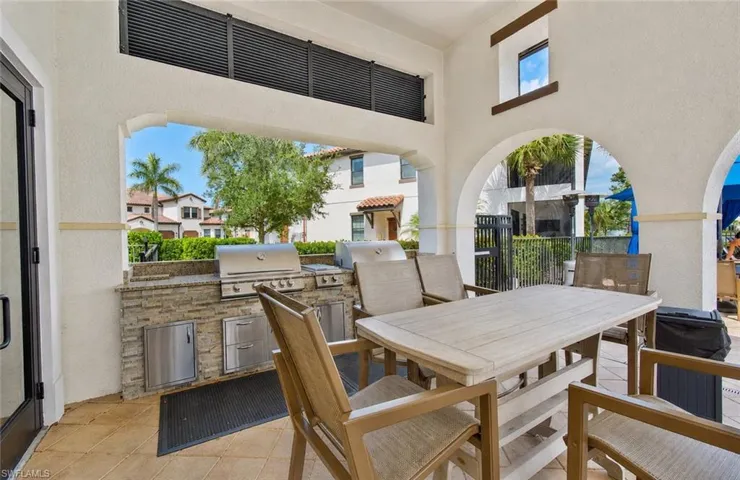 15098 Palmer Lake Cir 204, Naples, Florida 34109
