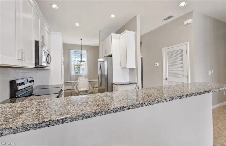 15098 Palmer Lake Cir 204, Naples, Florida 34109