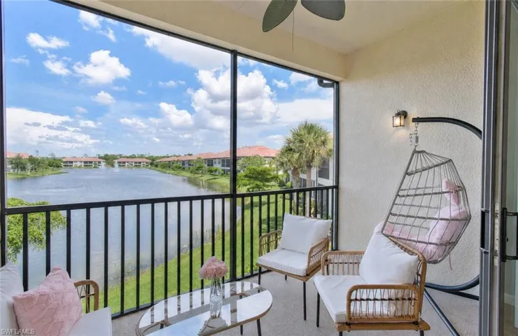 15098 Palmer Lake Cir 204, Naples, Florida 34109
