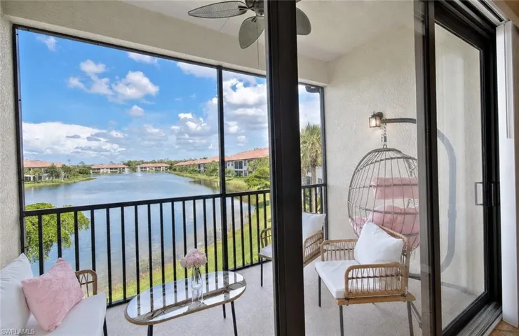 15098 Palmer Lake Cir 204, Naples, Florida 34109