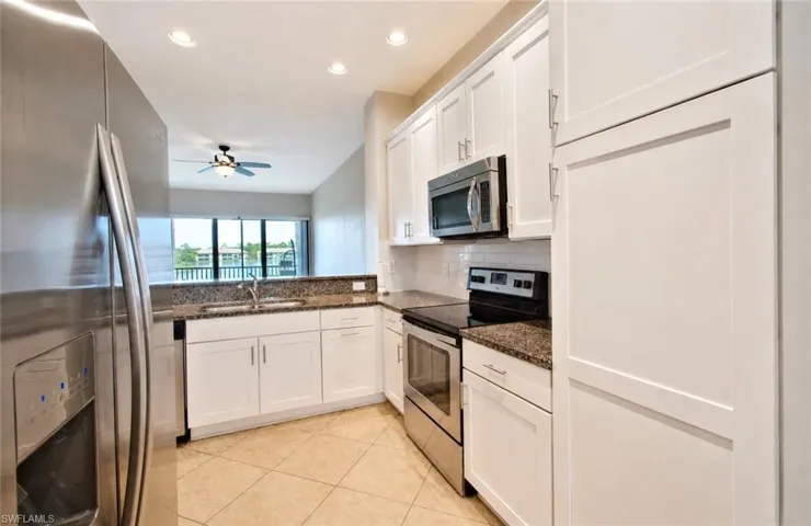 15098 Palmer Lake Cir 204, Naples, Florida 34109
