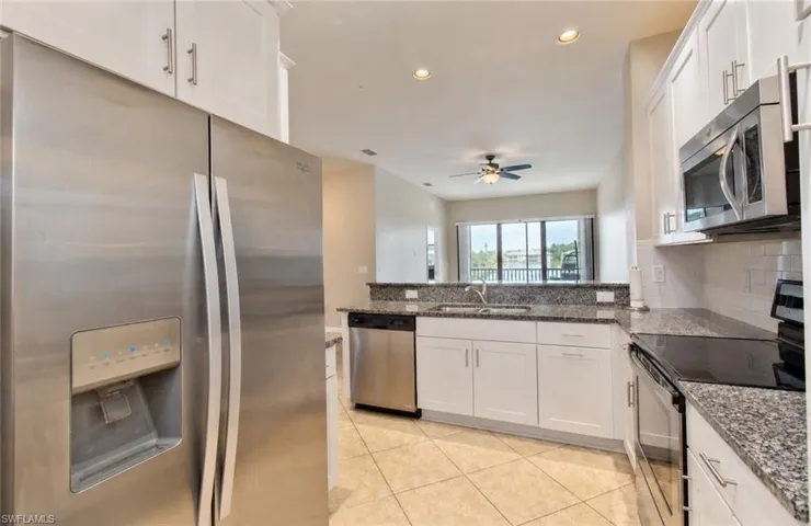15098 Palmer Lake Cir 204, Naples, Florida 34109