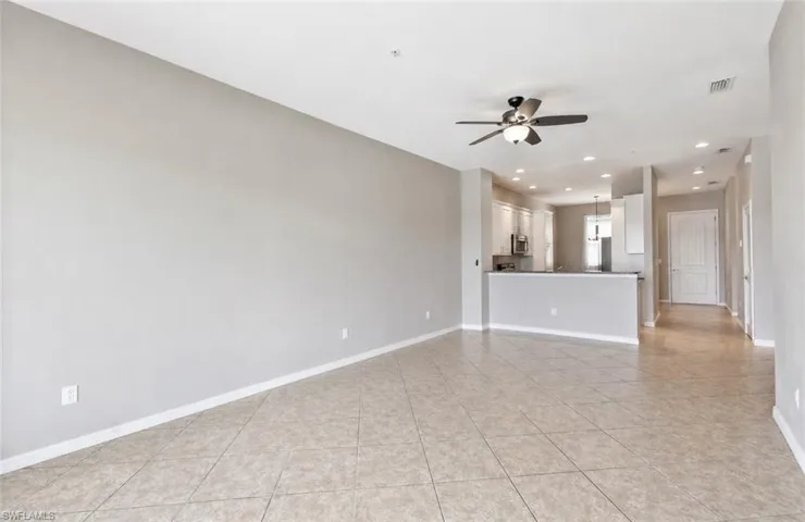 15098 Palmer Lake Cir 204, Naples, Florida 34109