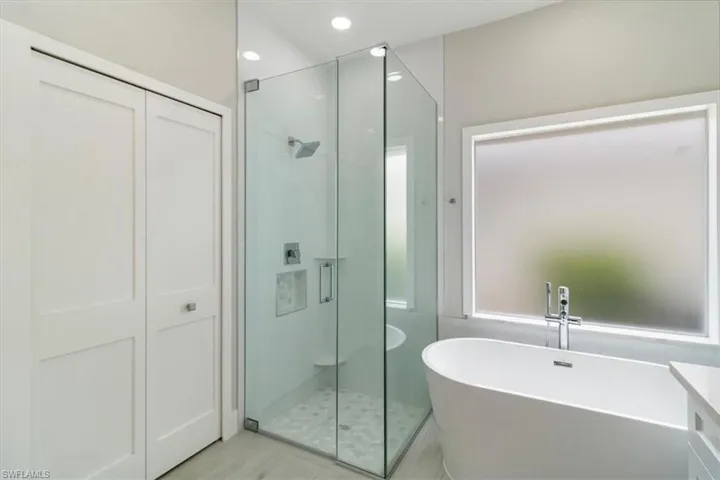 8828  Ventura  WAY, Naples, FL 34109