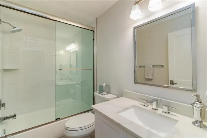 8828  Ventura  WAY, Naples, FL 34109